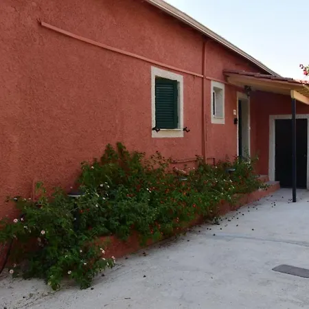 Butelo's House Nyaraló *